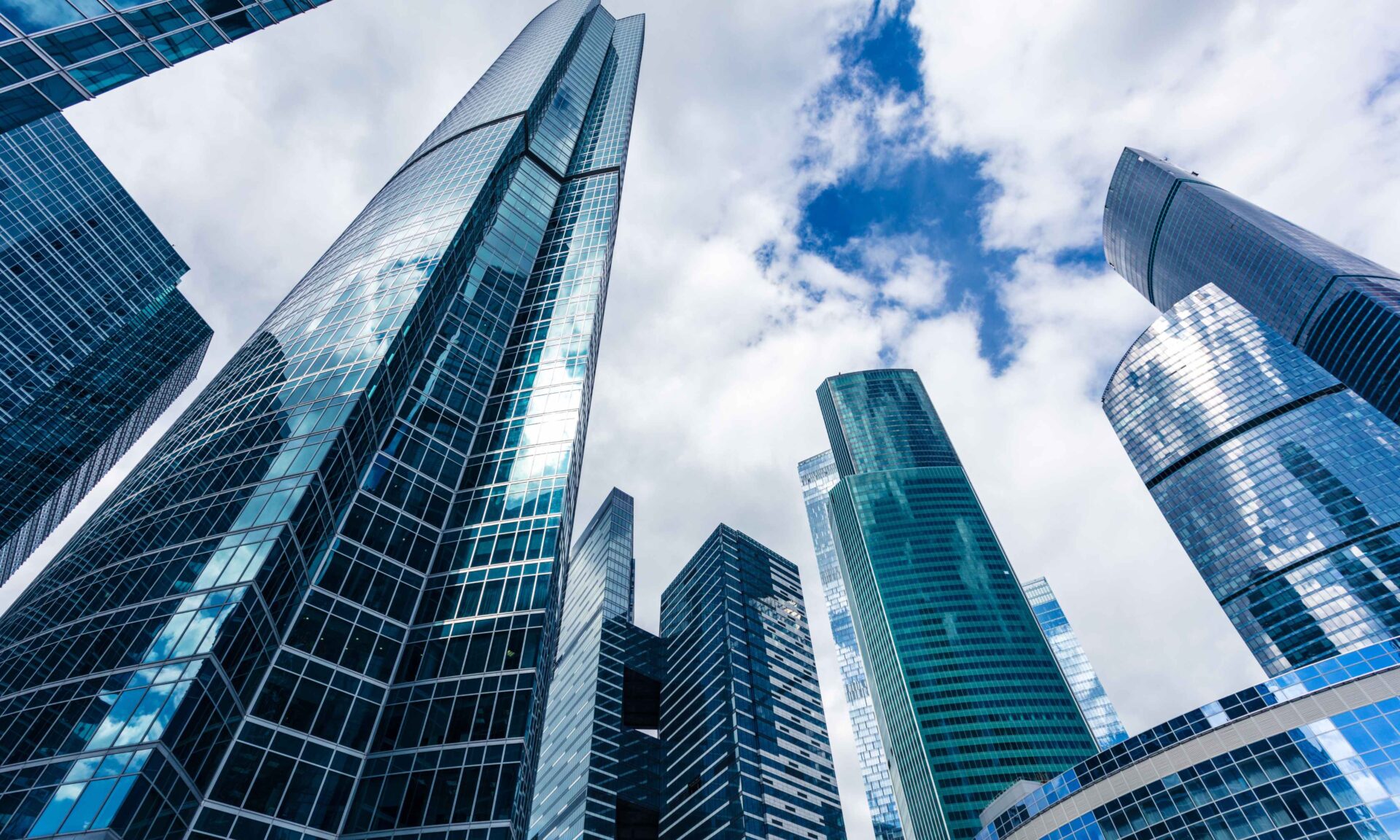 Development of Hybrid Working Models for 2025